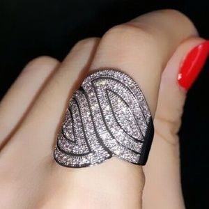 💍Stunning White Sapphire Ring.